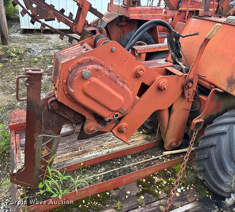 image for item EC3644 1994 Ditch Witch 400SXD trencher