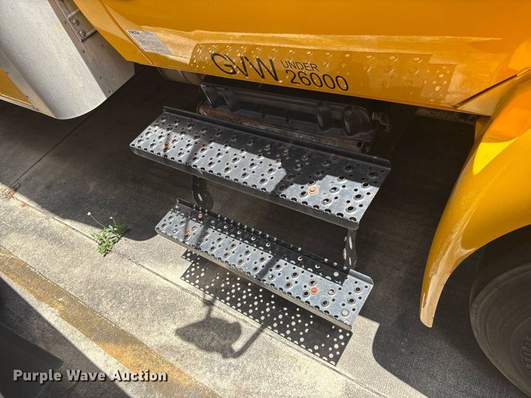 image for item EC3657 2013 International 4300 box truck