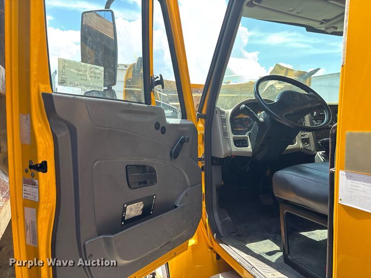 image for item EC3657 2013 International 4300 box truck