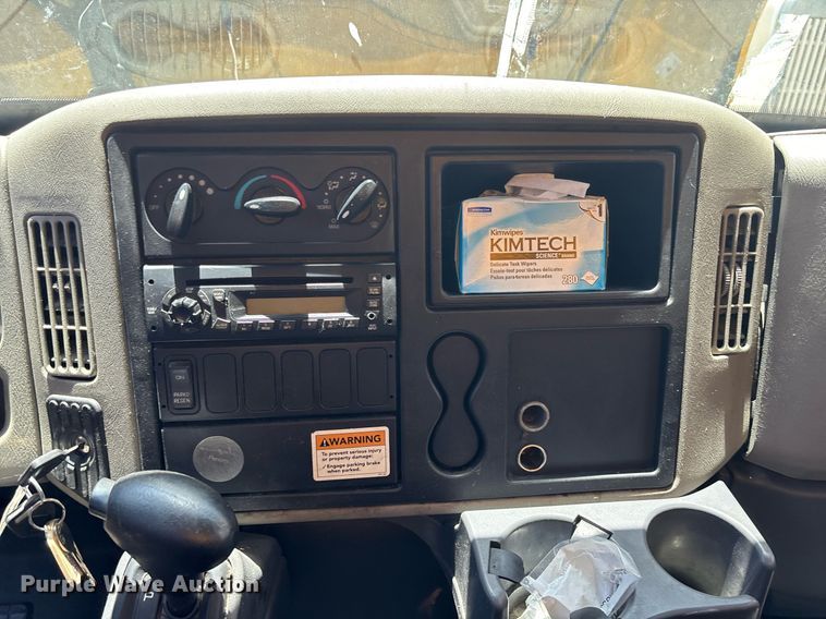 image for item EC3657 2013 International 4300 box truck