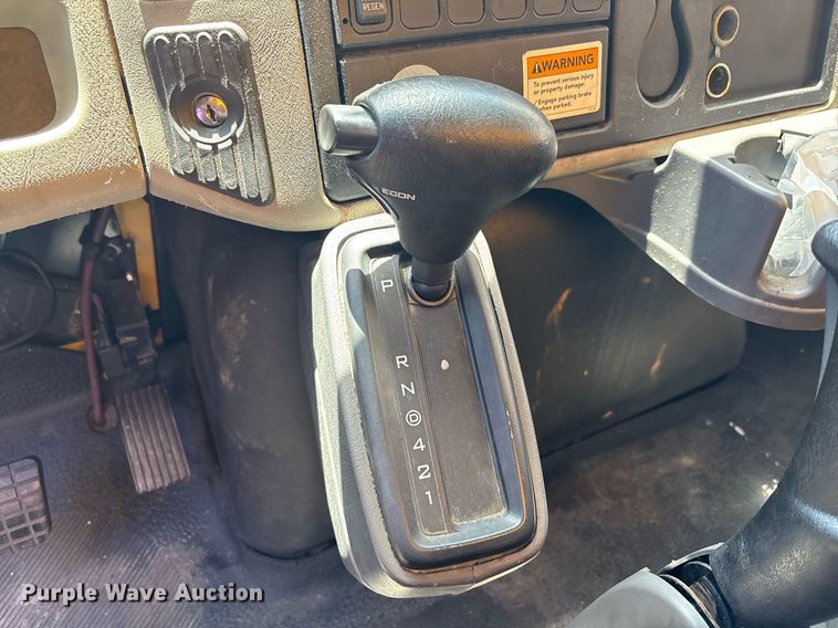 image for item EC3657 2013 International 4300 box truck