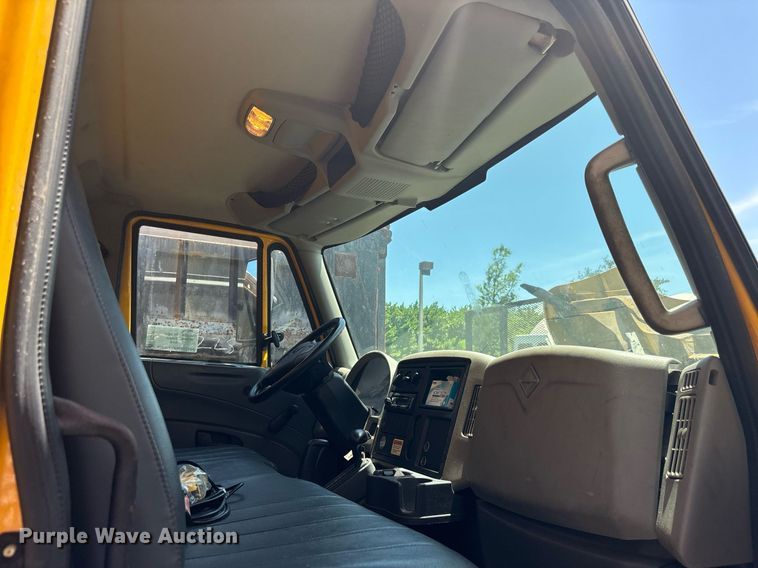 image for item EC3657 2013 International 4300 box truck