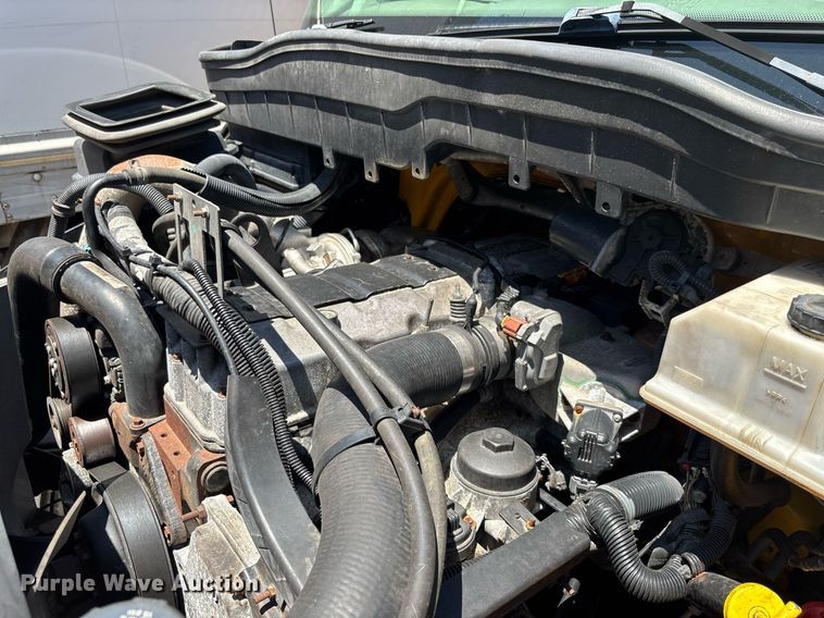 image for item EC3657 2013 International 4300 box truck