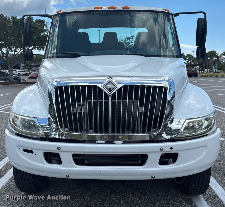 image for item EC3700 2006 International 4300 hook lift truck