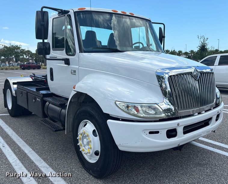 image for item EC3700 2006 International 4300 hook lift truck