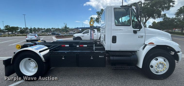 image for item EC3700 2006 International 4300 hook lift truck