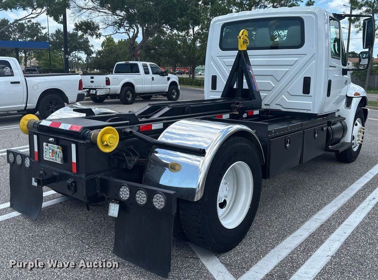 image for item EC3700 2006 International 4300 hook lift truck