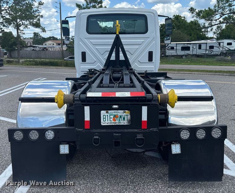 image for item EC3700 2006 International 4300 hook lift truck