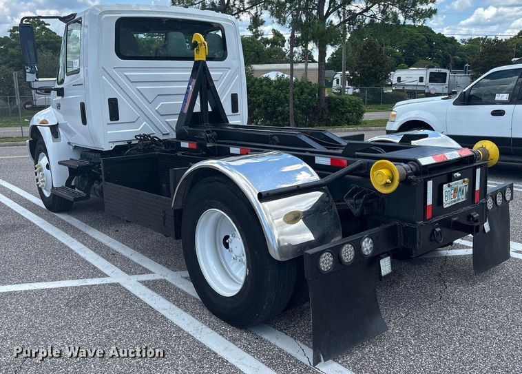 image for item EC3700 2006 International 4300 hook lift truck