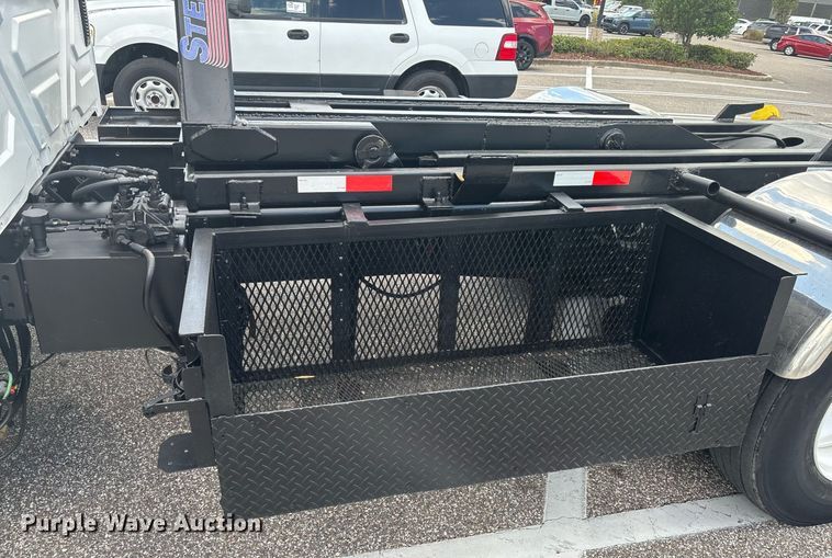 image for item EC3700 2006 International 4300 hook lift truck