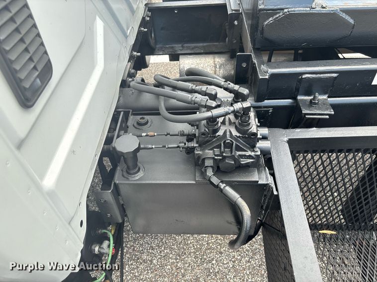 image for item EC3700 2006 International 4300 hook lift truck