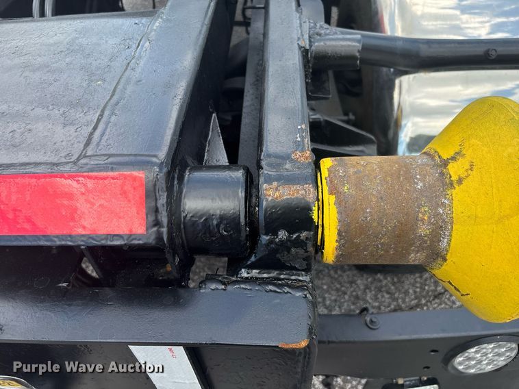 image for item EC3700 2006 International 4300 hook lift truck