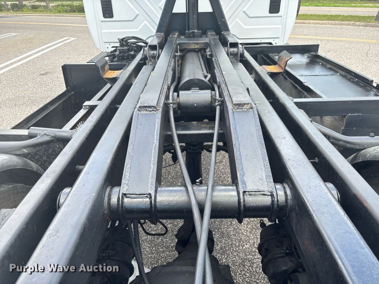 image for item EC3700 2006 International 4300 hook lift truck