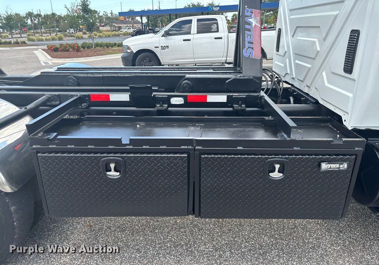 image for item EC3700 2006 International 4300 hook lift truck