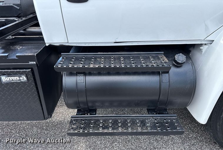 image for item EC3700 2006 International 4300 hook lift truck