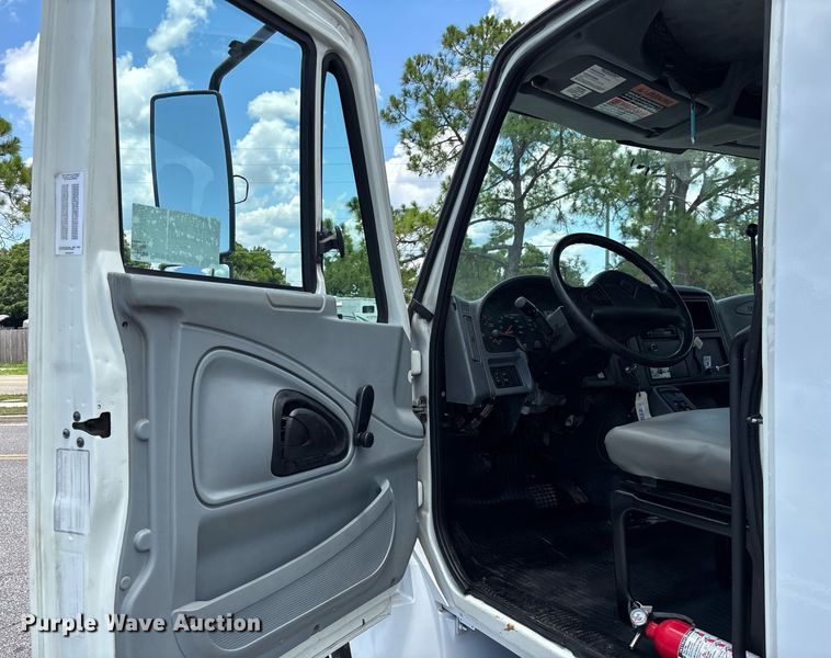 image for item EC3700 2006 International 4300 hook lift truck