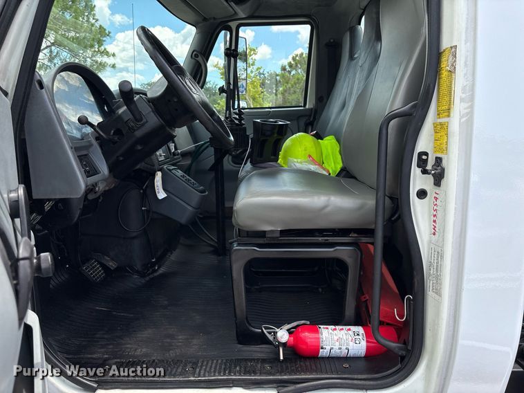 image for item EC3700 2006 International 4300 hook lift truck