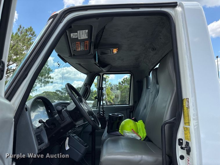 image for item EC3700 2006 International 4300 hook lift truck