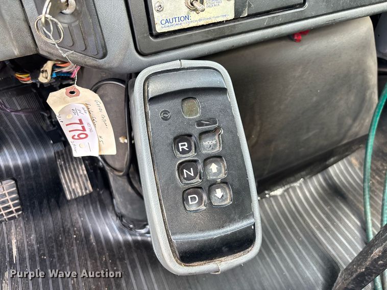 image for item EC3700 2006 International 4300 hook lift truck