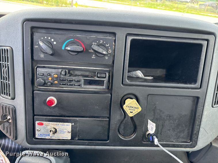 image for item EC3700 2006 International 4300 hook lift truck