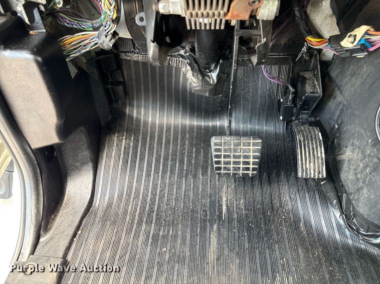 image for item EC3700 2006 International 4300 hook lift truck