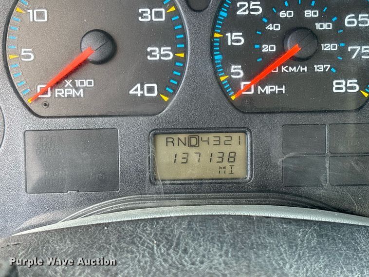 image for item EC3700 2006 International 4300 hook lift truck