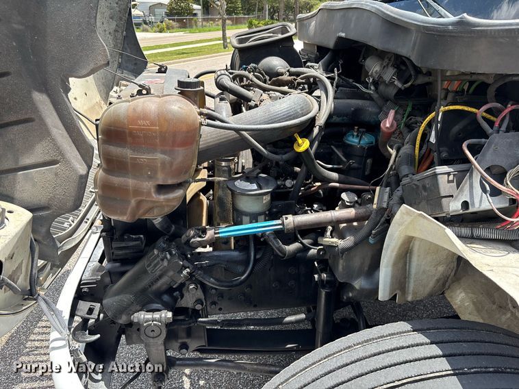 image for item EC3700 2006 International 4300 hook lift truck