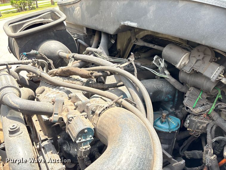 image for item EC3700 2006 International 4300 hook lift truck