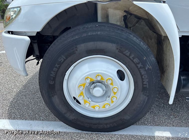 image for item EC3700 2006 International 4300 hook lift truck