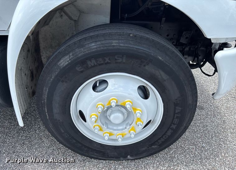 image for item EC3700 2006 International 4300 hook lift truck