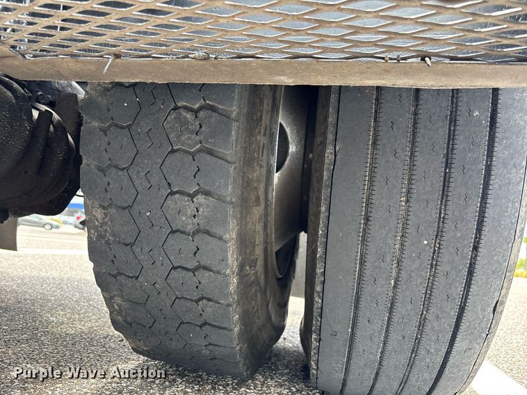 image for item EC3700 2006 International 4300 hook lift truck