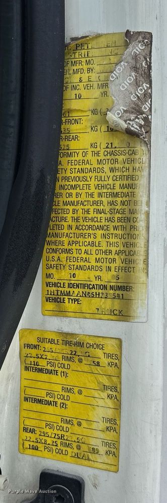 image for item EC3700 2006 International 4300 hook lift truck