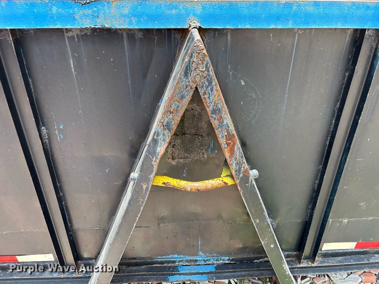 image for item EC3711 Roll-off dumpster