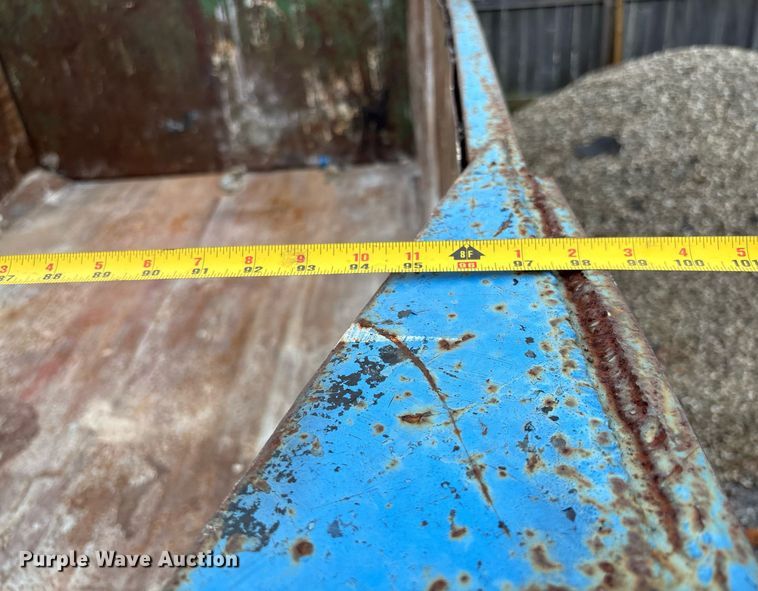 image for item EC3711 Roll-off dumpster