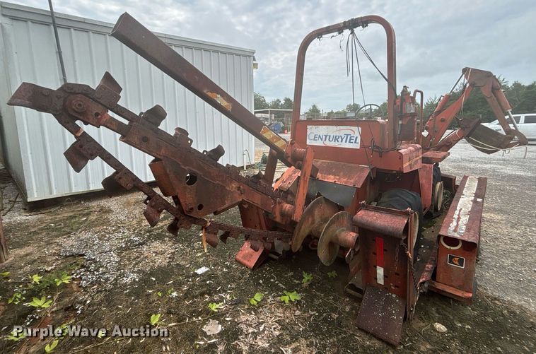 image for item EC3713 1986 Ditch Witch 3210DD trencher