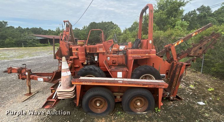 image for item EC3713 1986 Ditch Witch 3210DD trencher
