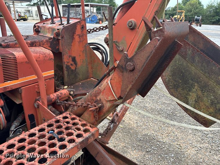 image for item EC3713 1986 Ditch Witch 3210DD trencher