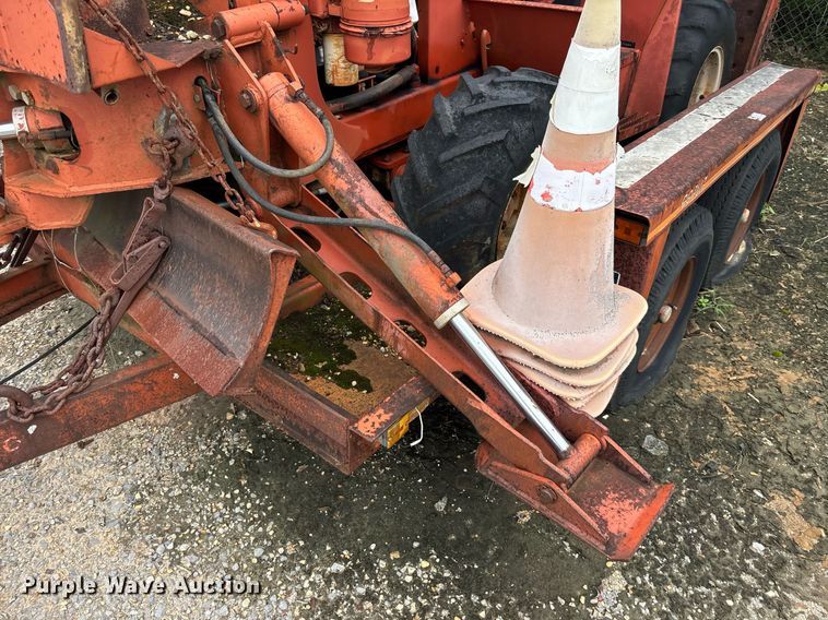 image for item EC3713 1986 Ditch Witch 3210DD trencher