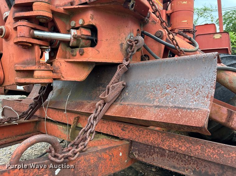 image for item EC3713 1986 Ditch Witch 3210DD trencher