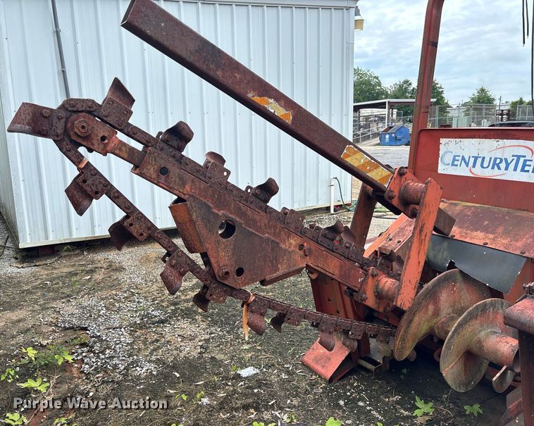 image for item EC3713 1986 Ditch Witch 3210DD trencher