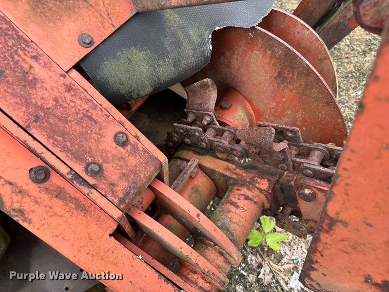 image for item EC3713 1986 Ditch Witch 3210DD trencher