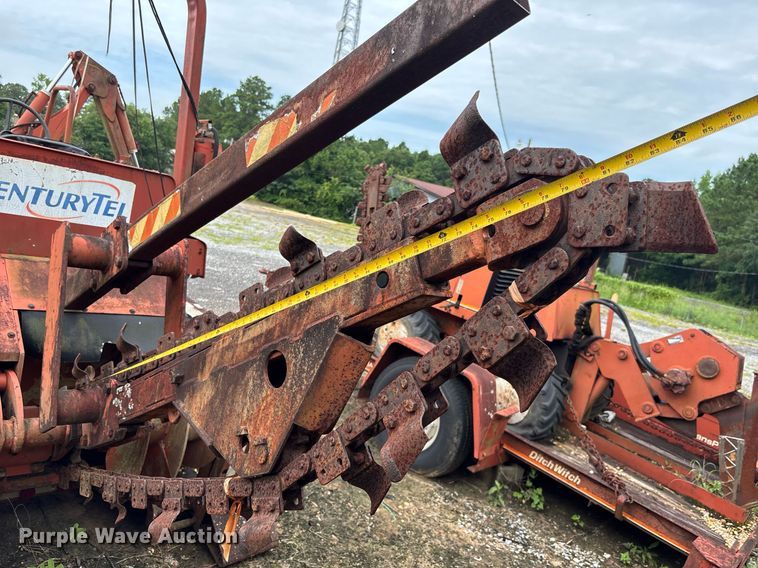 image for item EC3713 1986 Ditch Witch 3210DD trencher