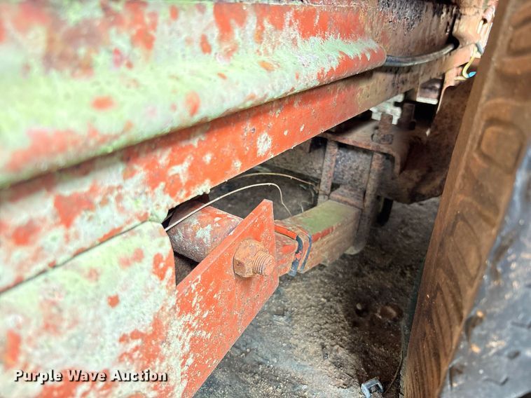 image for item EC3713 1986 Ditch Witch 3210DD trencher