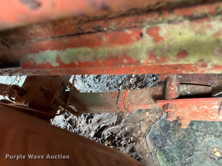 image for item EC3713 1986 Ditch Witch 3210DD trencher