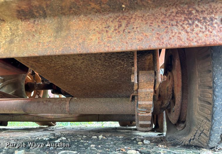 image for item EC3713 1986 Ditch Witch 3210DD trencher