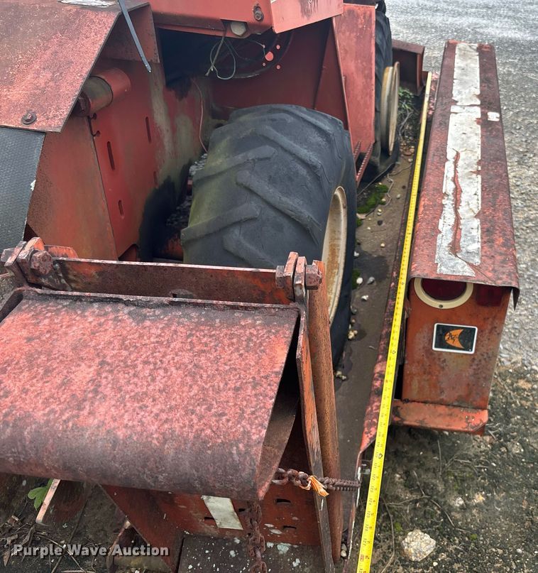 image for item EC3713 1986 Ditch Witch 3210DD trencher