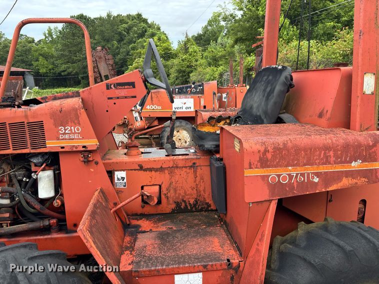 image for item EC3713 1986 Ditch Witch 3210DD trencher