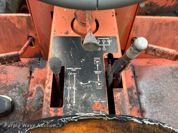 image for item EC3713 1986 Ditch Witch 3210DD trencher