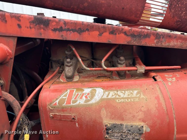 image for item EC3713 1986 Ditch Witch 3210DD trencher