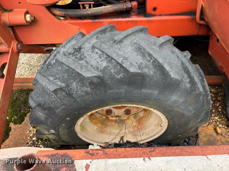 image for item EC3713 1986 Ditch Witch 3210DD trencher